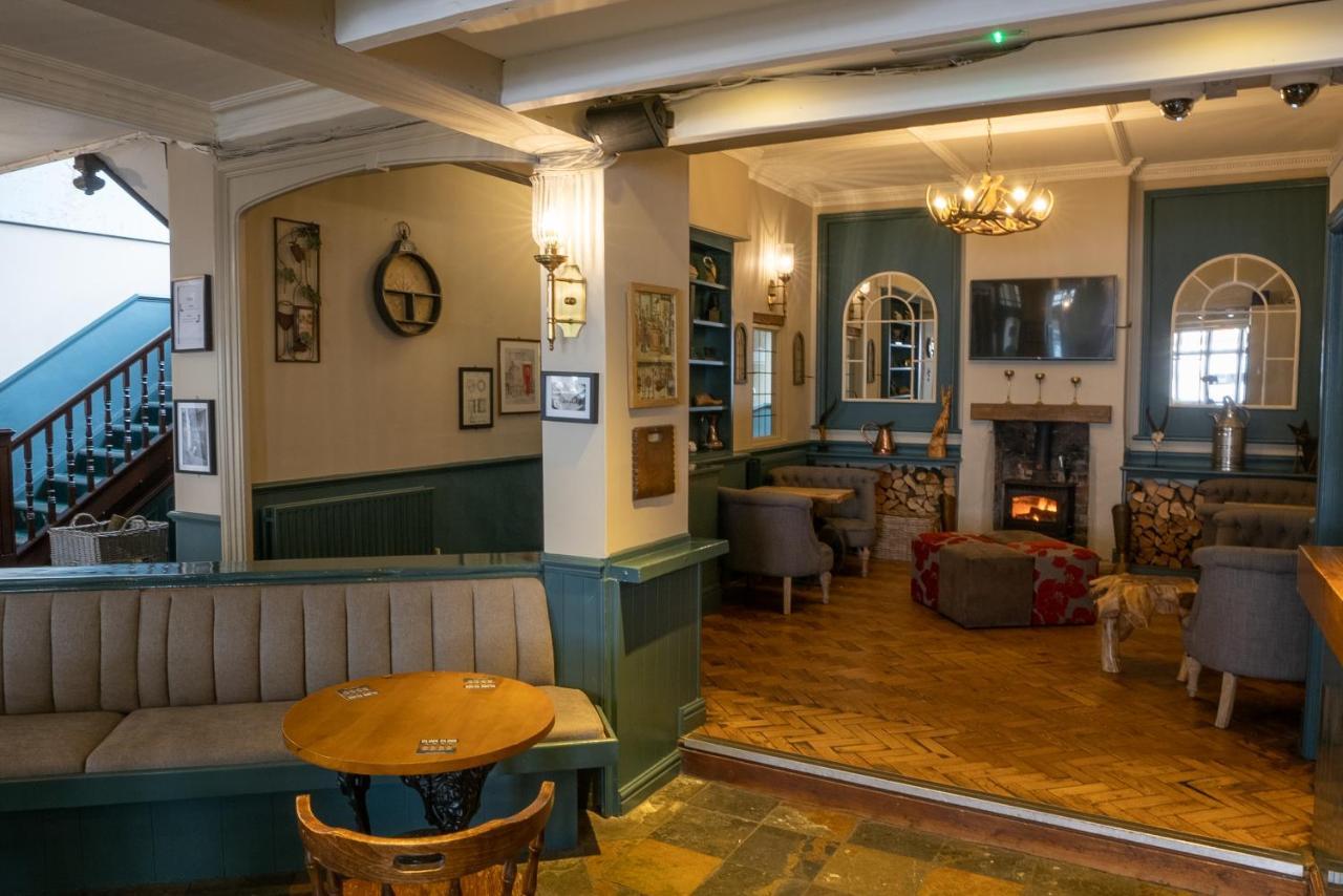 White Hart Hotel Cricklade Exterior photo