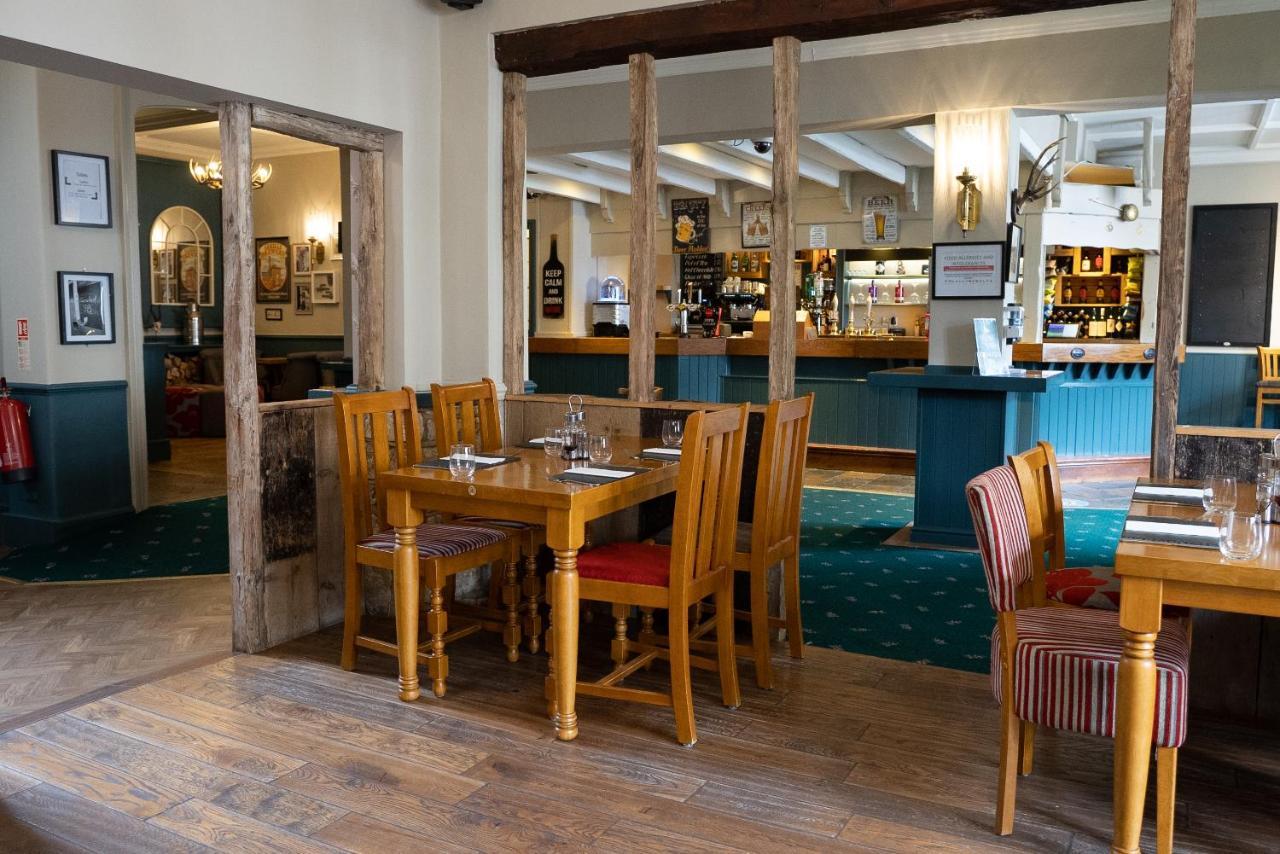 White Hart Hotel Cricklade Exterior photo